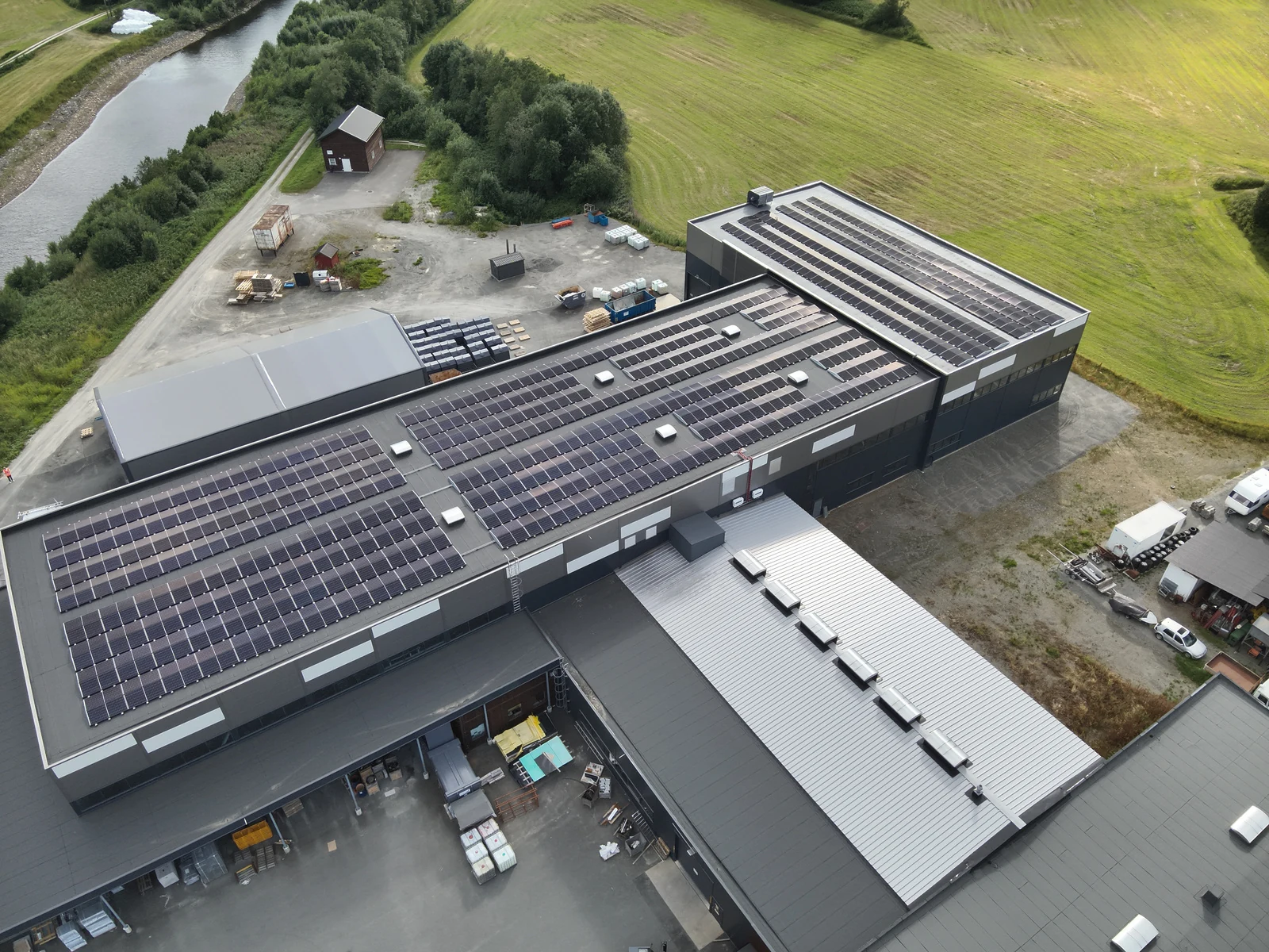solceller-flate-tak-bluetec