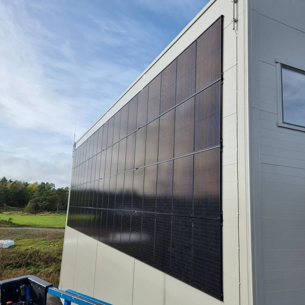 solceller-vegg-fasade-bluetec